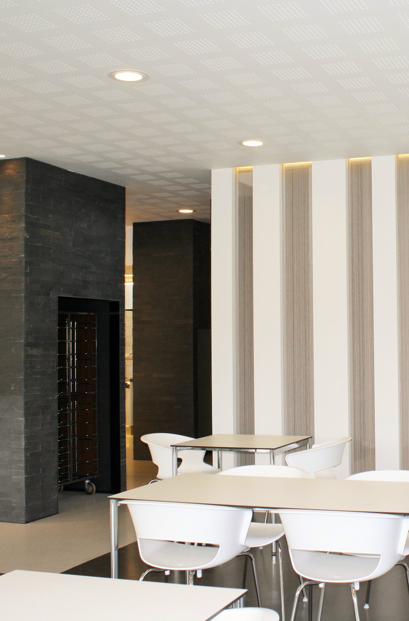 Architect- en ingenieursbureau Andries & Vuylsteke - Renovatie ziekenhuisrestaurant met vip ruimte.