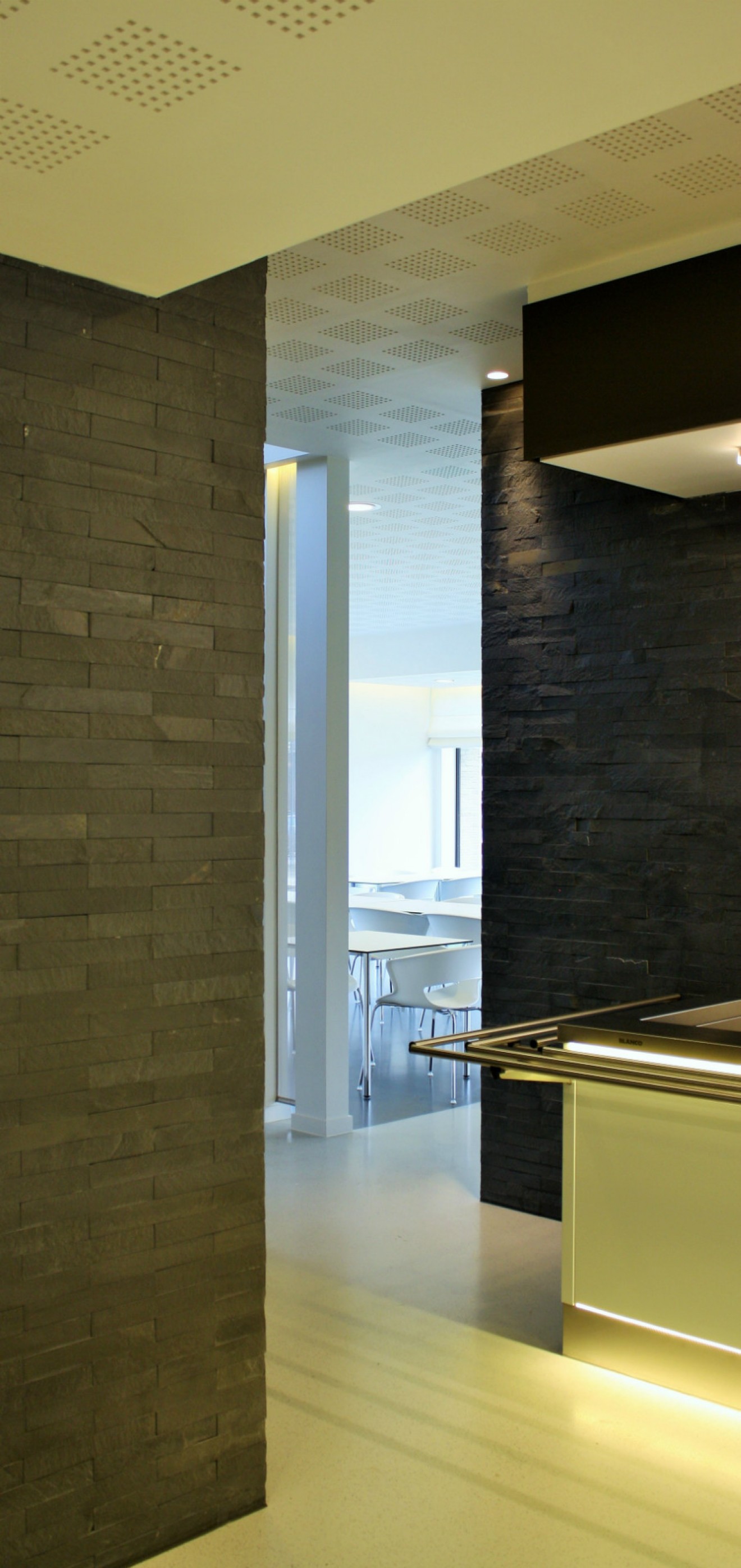Architect- en ingenieursbureau Andries & Vuylsteke - Renovatie ziekenhuisrestaurant met vip ruimte.