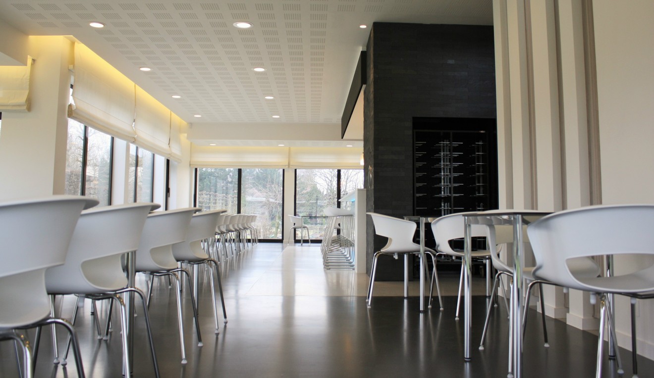 Architect- en ingenieursbureau Andries & Vuylsteke - Renovatie ziekenhuisrestaurant met vip ruimte.